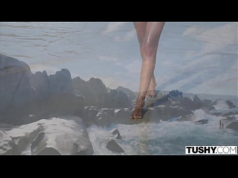 TUSHY Великолепная модель Mia с идеальной задницей широко раскрыта 12 мин.