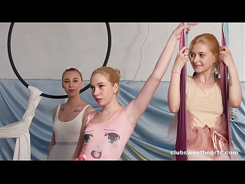 После занятий балерины принимают член профессора в ClubSweethearts 9 мин.