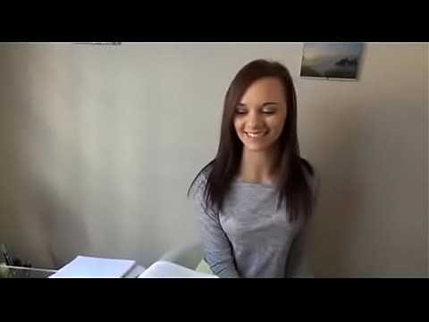 КТО ОНА ??? Молодую французскую девушку прощупывают дома 19 мин.