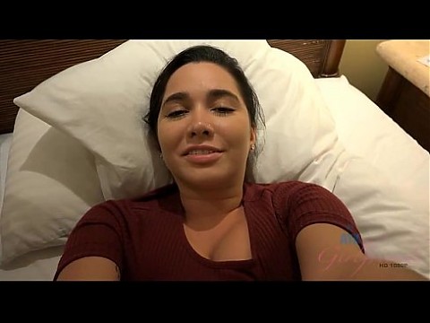 Hot Chick Swallowing cum