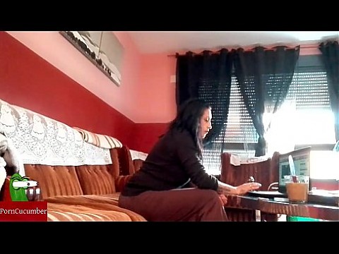 Эти родственники становятся горячими и в конечном итоге трахаются в столовой 33 мин.