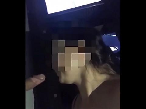Жена в любительском видео посещает местную глорихол. Снимаю на видео, как я сосу и трахаю незнакомцев у славы. 10 мин.