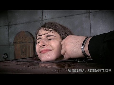 Застенчивая брюнетка с маленькими сиськами в боли неволи 7 мин.