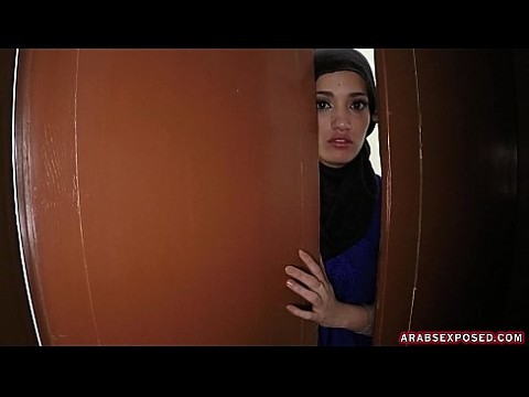 American tourist wants arab pussy