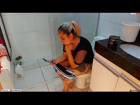 MINHA IRMÃ ME PEGOU NO FLAGRA ME MASTURBANDO PRA ELA E ACABOU ME CHUPANDO ( assista ao vídeo completo xvideos RED )