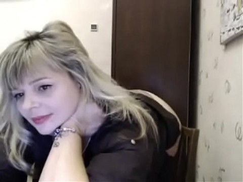 MILF ON WEBCAM SHOW CANDY BODY