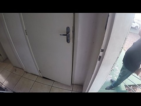 Горничная увидела, как я слежу за ней в ванной, и позвала меня прийти - Диннигата - Ноги 6 мин.